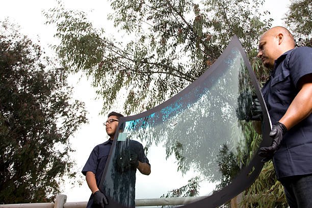 How to Handle Auto Glass Repair in Bad Weather
